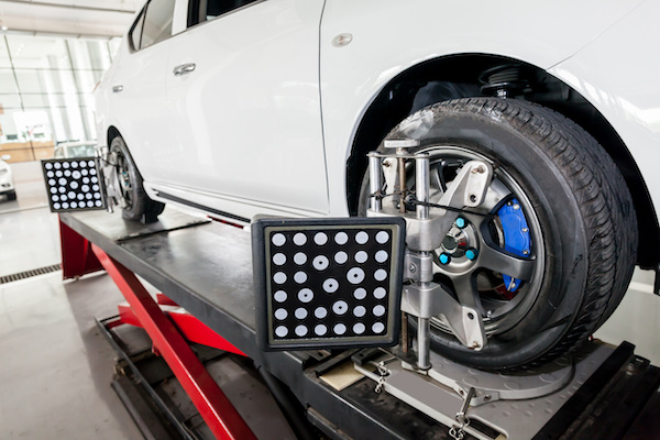 5 Symptoms You Need a Wheel Alignment